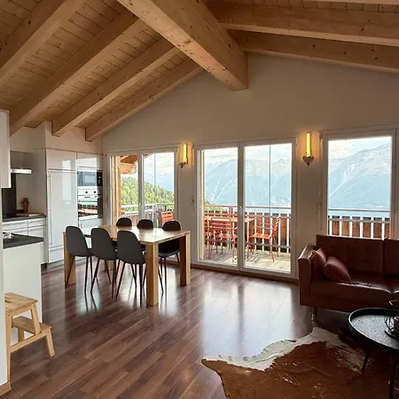 Bergquelle Dachwohnung شقة